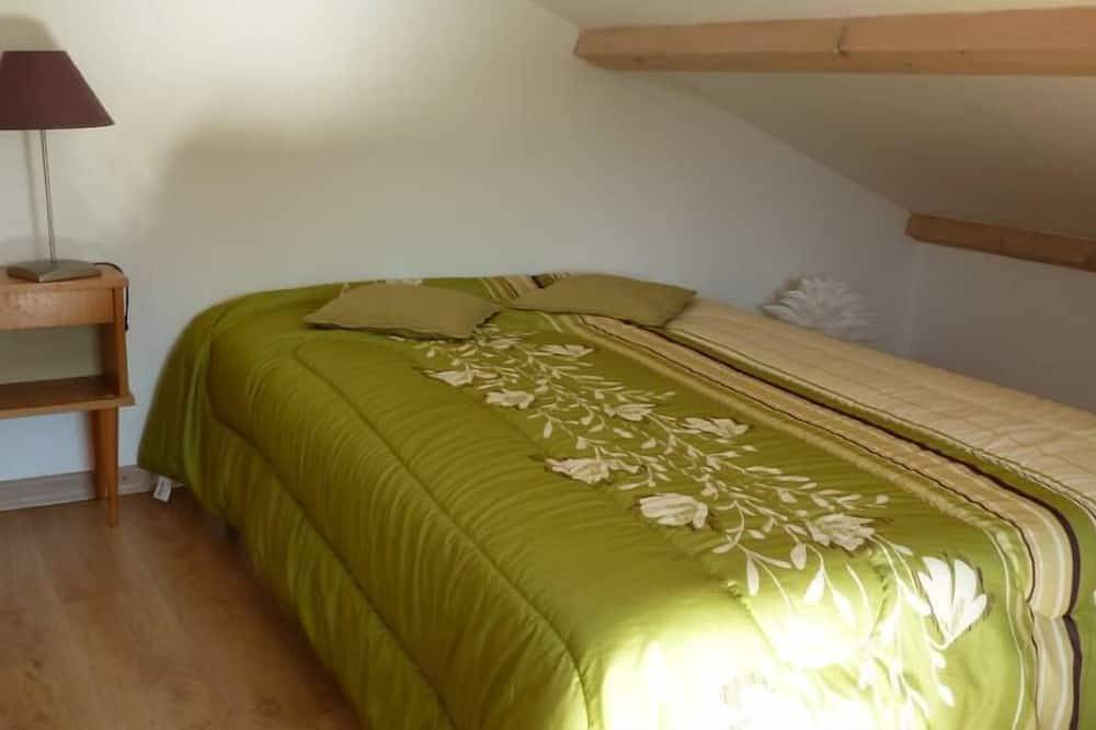 Dans St Florent  Villa T3 Piscine Chauffee  Jardin Privatif   Wi-Fi in Saint-Florent, Région de Calvi