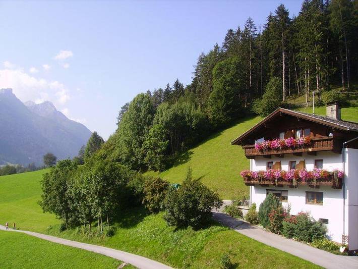 Bauernhaus für 6 Personen, mit Balkon und Terrasse sowie Garten und Ausblick im Stubaital