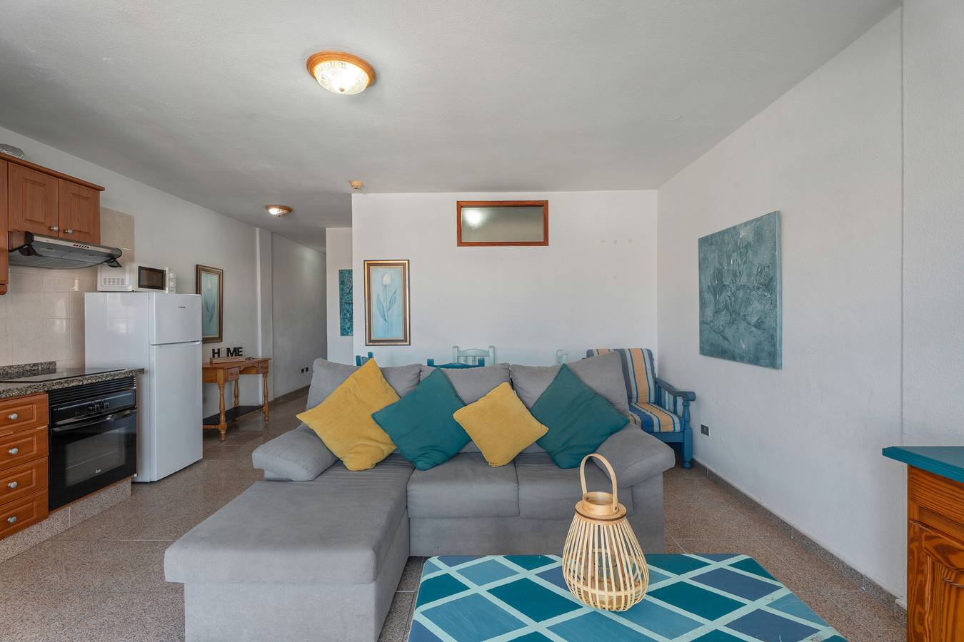 Entire apartment, Vacation Apartment 'Las Floritas' with Shared Pool, Private Terrace and Wi-Fi in Playa de las Américas, Arona