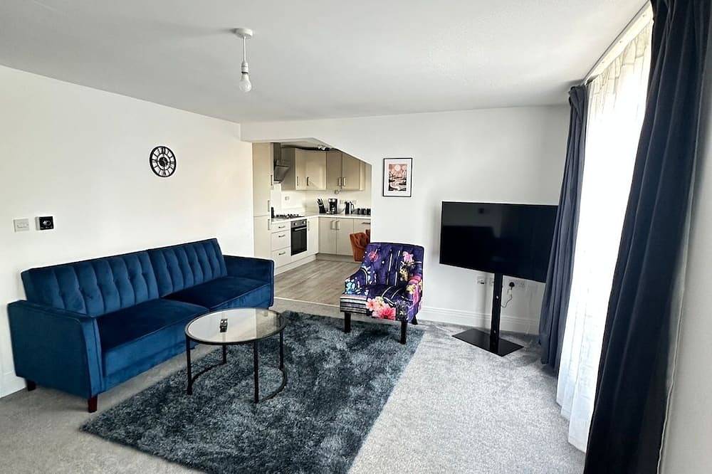 Entire apartment, Woking Work Stay – 2 Beds + Park in Woking, Surrey