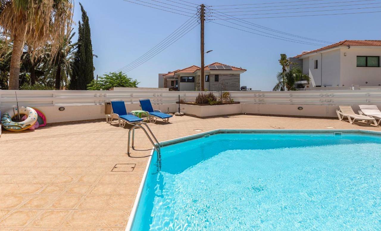 Appartement entier, Apartment with Pool View in District de Larnaca