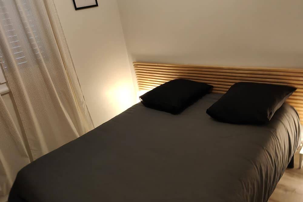Appartement entier, Appartement rénové avec place de parking dans résidence fermée et sécurisée in Gières, Isère