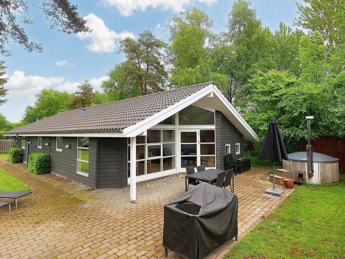 Ferienhaus für 10 Personen, mit Terrasse und Sauna auf Seeland