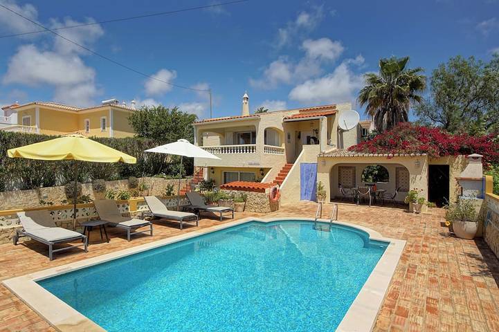 Villa für 4 Personen, mit Balkon und Garten - 1