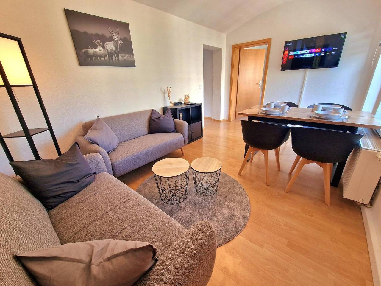 Apartamento entero, Apartamento 'Fewo Anne, amplio' con terraza privada, jardín compartido y Wi-Fi in Chemnitz, Chemnitz (region)