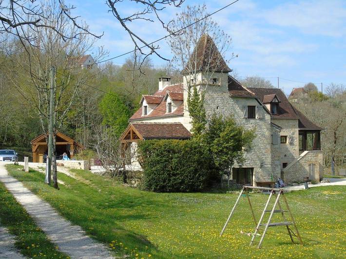 Gîte pour 12 personnes, avec sauna et terrasse ainsi que jardin et piscine, animaux acceptés dans Lamothe-Cassel