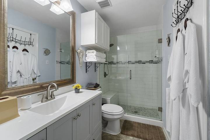 Vacation house for 8 people, with balcony and pool in Lake Conroe