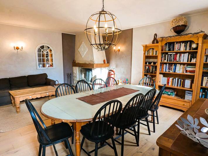 Charming cottage in Burgundy, 5 bedrooms, cozy fireplace in Ouanne, Auxerre region