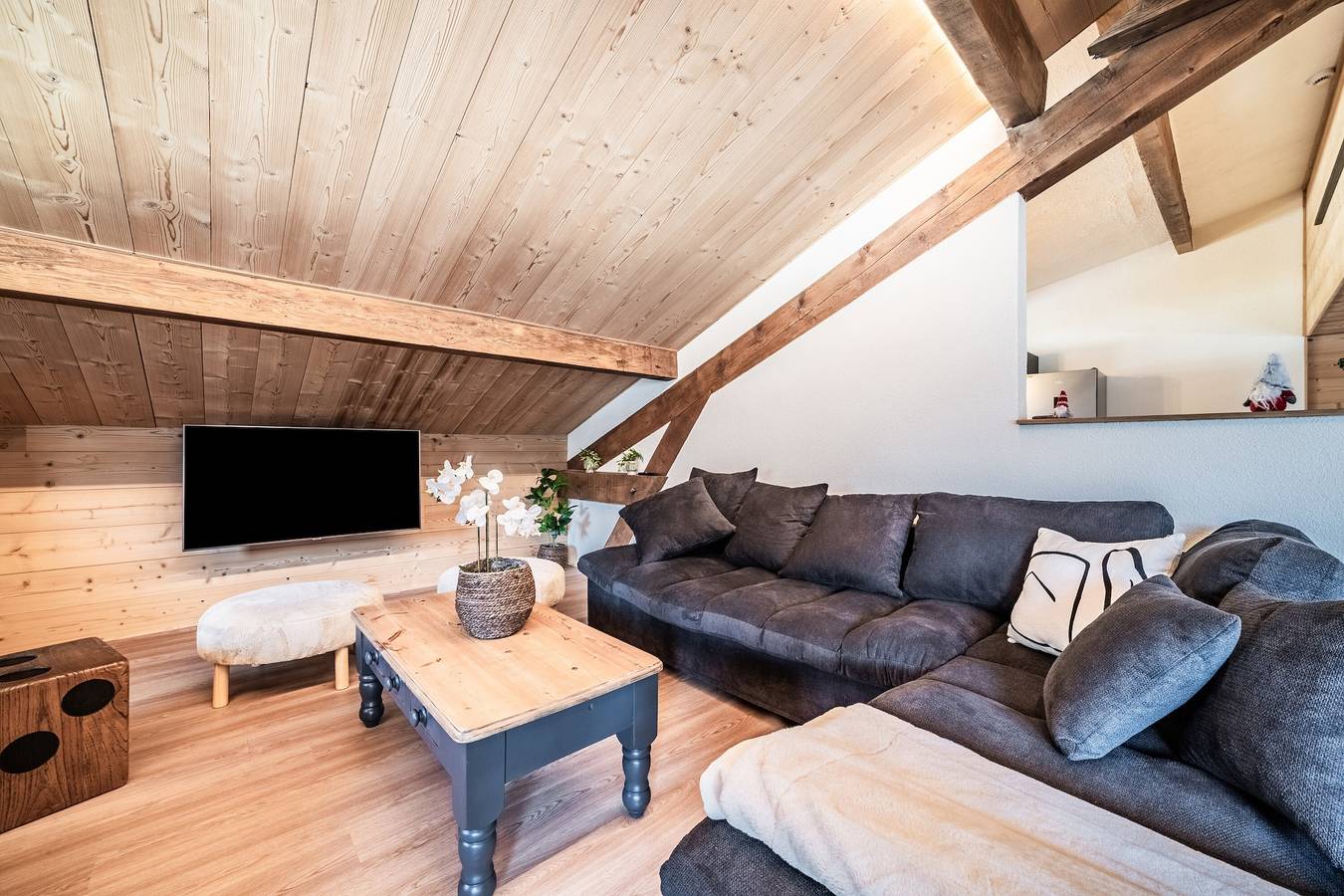 Apartamento inteiro, Apartamento "Le Clos Savoyard": vista montanha, jardim partilhado e Wi-Fi in Châtel, Les Portes du Soleil