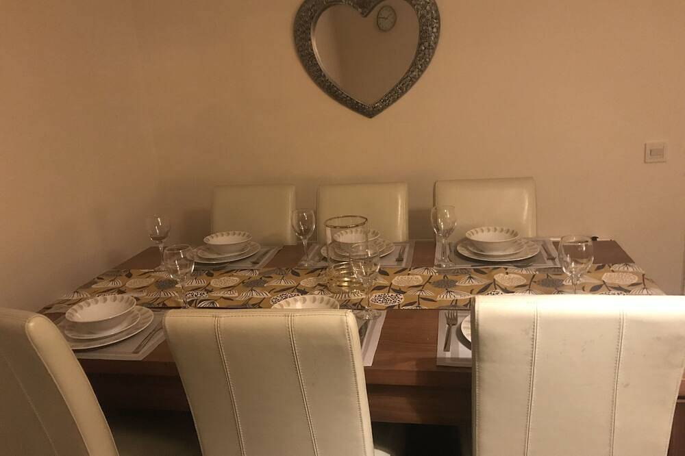 Geheel appartement, T&N klassieke appartementen met privéparkeergelegenheid in Aberdeen, Aberdeenshire