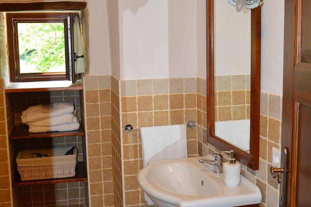 Granja completa cerca de Montepulciano Siena piscina privada val d'orcia in Sarteano, Provincia de Siena