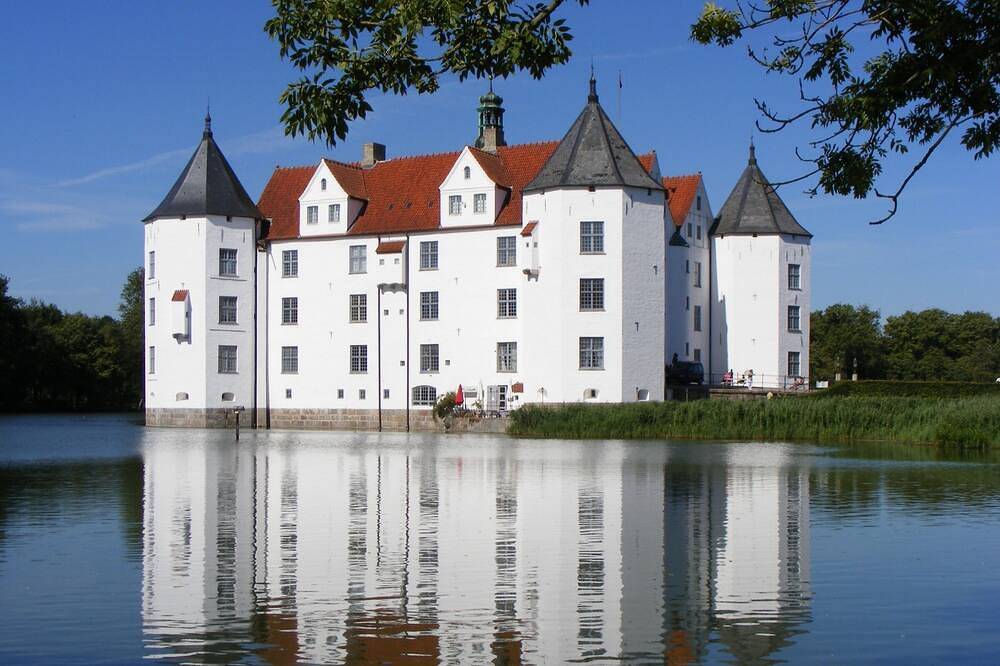 Ganze Wohnung, Ferienwohnung mit fantastischem Blick auf Ostsee, Hafen, Wälder und Felder in Glücksburg, Flensburger Förde
