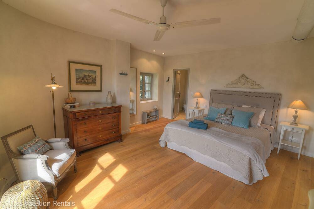 Schönes Grundstück in einem ruhigen Dorf - Sehr großes, beheiztes Schwimmbad in La Capelle-et-Masmolène, Nimes und Umgebung