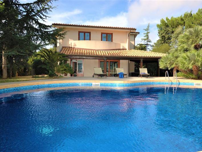 Casa vacanza per 8 persone, con piscina e giardino a Valderice
