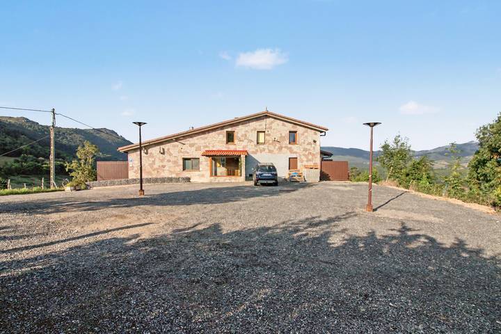 Appartement entier, Alojamientos La Aparecida : vue montagne, balcon et Wi-Fi in Ampuero, Côte Cantabrienne