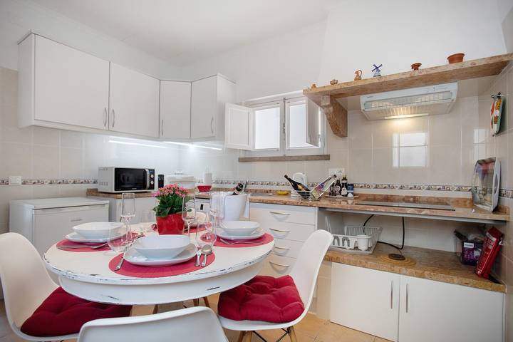 Entire apartment, Apartment 'Páteo Da Várzea 4' with Shared Garden and Wi-Fi Access in Colares, Costa de Lisboa