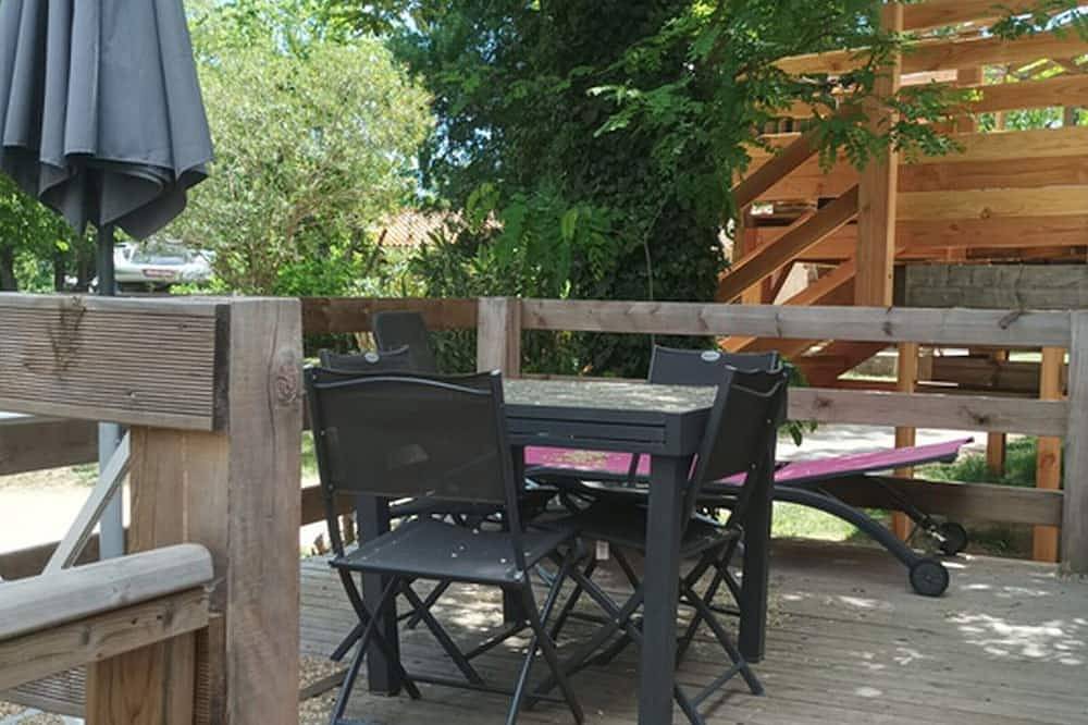 Mobil-Home Cozy avec Terrasse à Roquebrune-sur-Argens in Roquebrune-sur-Argens, Côte méditerranéenne (France)