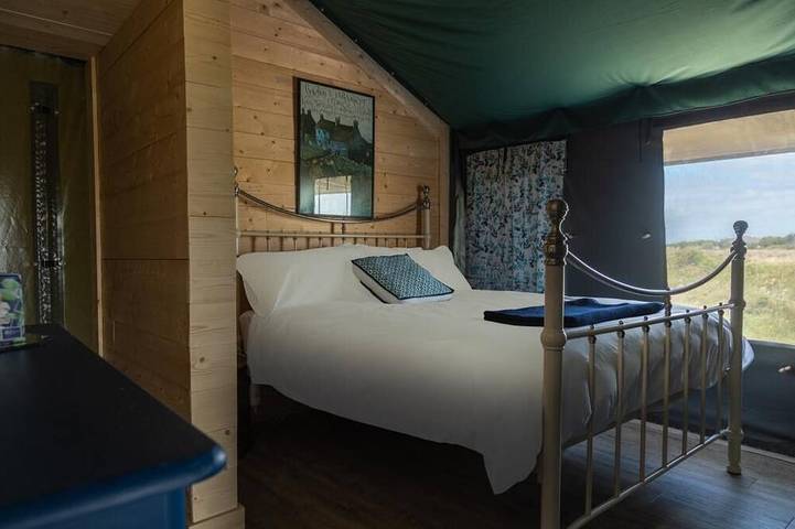 Luxury safari tent sleeps 6. Wild Atlantic Way Connemara near beach/Aran Islands in Connemara