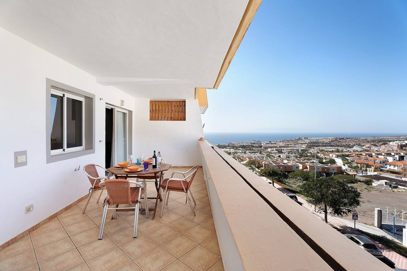 Apartamento entero, Apartamento de vacaciones 'Roque Del Conde Sunset View' con vistas al mar, piscina y Wi-Fi in Adeje, Tenerife Sur