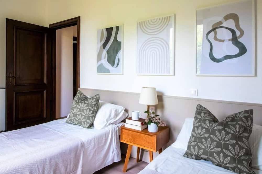 Villa Camelia in Porto Valtravaglia, Lago Maggiore (Lombardy)