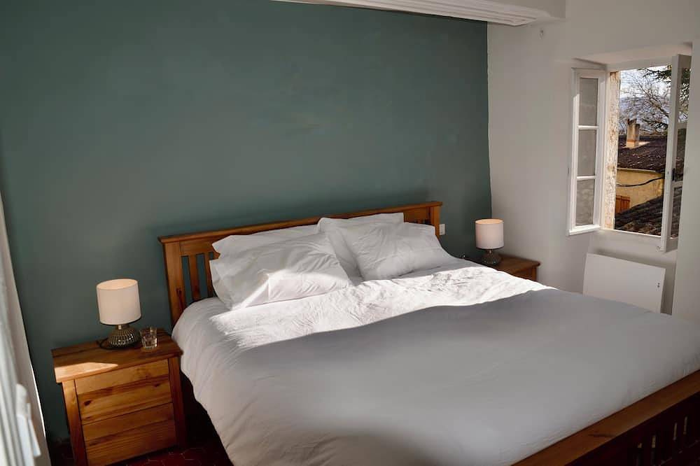 Ancienne maison dans un village perché in Viens, Regionaler Naturpark Luberon