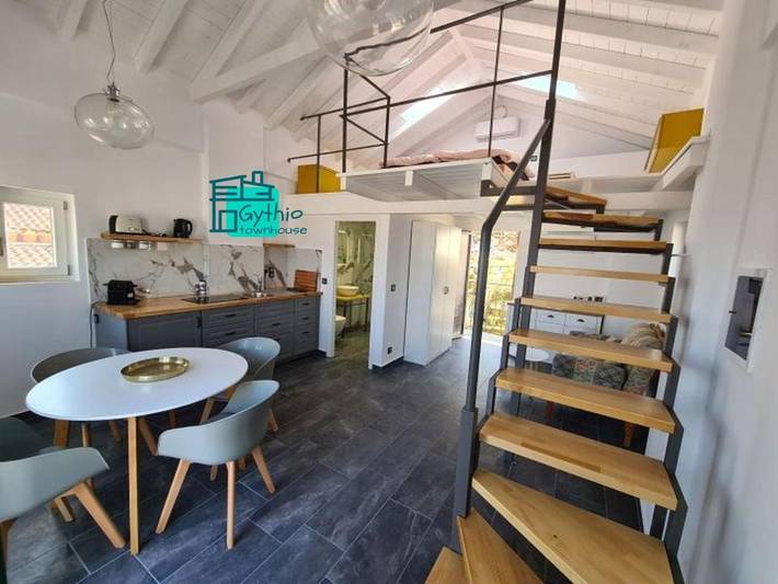 Gîte pour 2 personnes, avec vue sur le lac ainsi que balcon et vue dans Gytheion