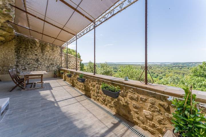 Studio für 2 Personen, mit Seeblick in der Provence
