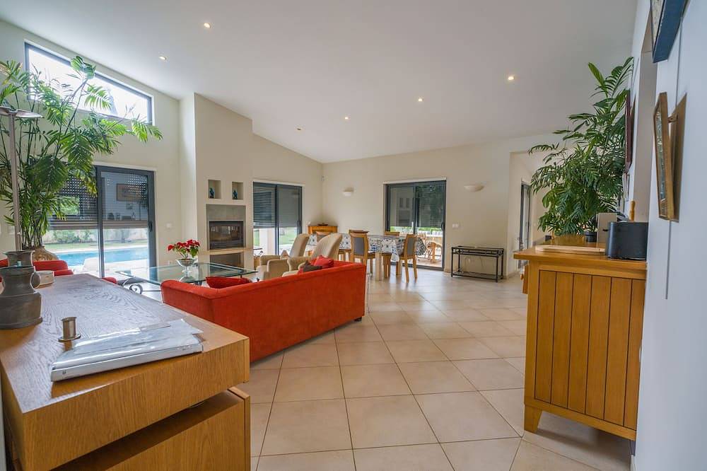 Vivenda V4 - Ideal para famílias, com piscina e jardim privado em area sossegada in Albufeira, Distrito de Faro