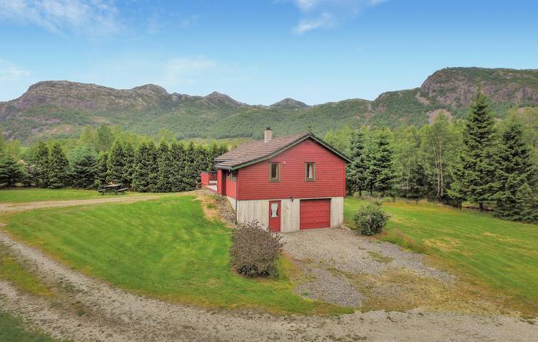 Ferienhaus für 8 Personen mit Terrasse in Bjerkreim