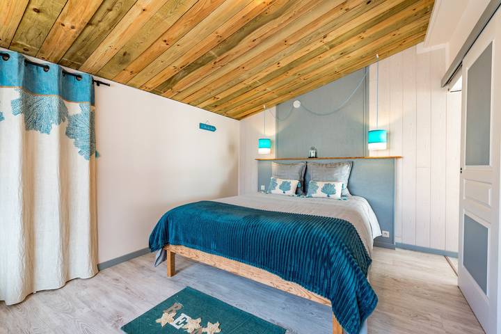 Maison de Vacances 'Ty Reuniou - La Grange' avec Vue Mer, Terrasse Partagée et Wi-Fi in Cléder, Ceinture Dorée