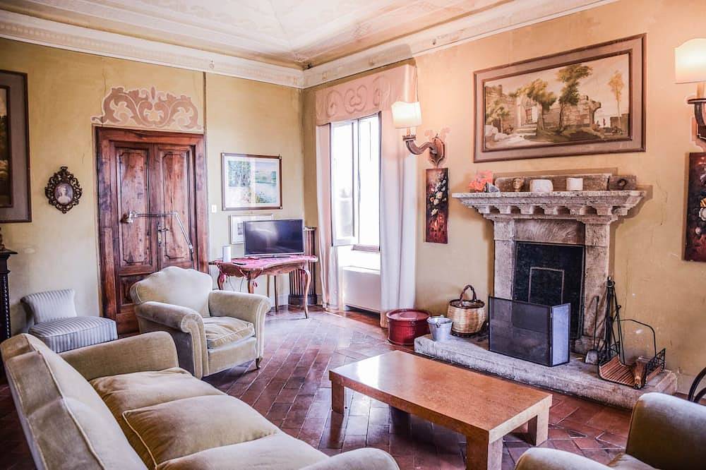Renovated manor with private garden, private pool and air conditioning in Otricoli, Provincia de Terni