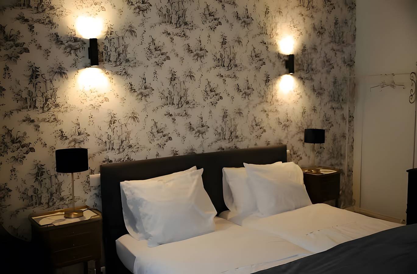 Bed and Breakfast 'Chambre D'hôtes Empereur' con piscina, terraza y Wi-Fi compartidos in Beaufort-en-Vallée, Angers region