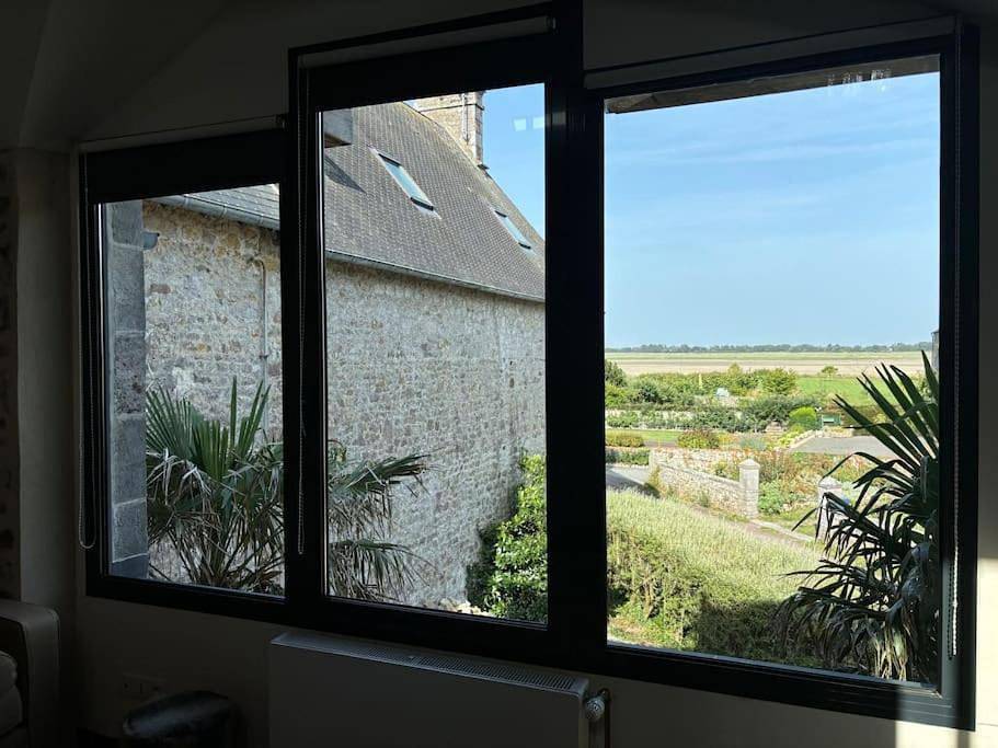 Three-Bedroom House in Regnéville-sur-Mer, Région de Coutances