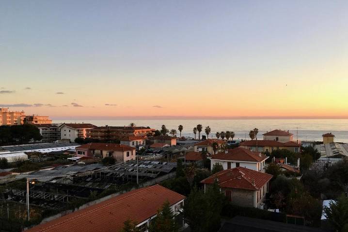 Location de vacances pour 6 personnes, avec Balcon ainsi que Terrasse et Vue à Vallecrosia - 4