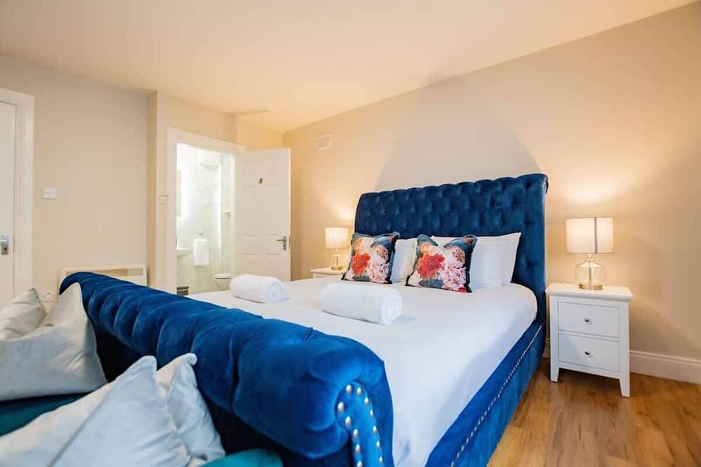 Entire apartment, Merchants Rest 3 bed & 3 Ensuite Optional Parking in Eyre Square, Galway