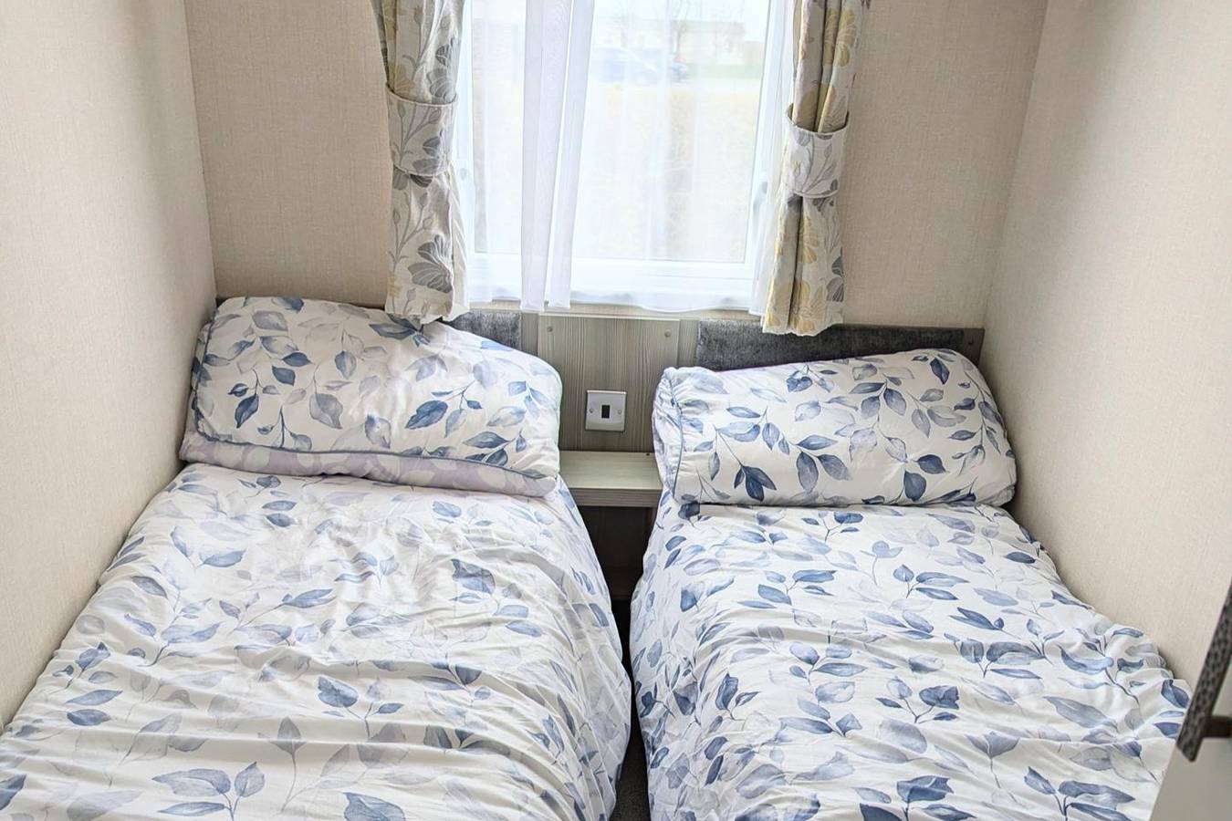 Coastal Retreat, Sleeps 6 - Near Beach w Parking in Cornouailles
