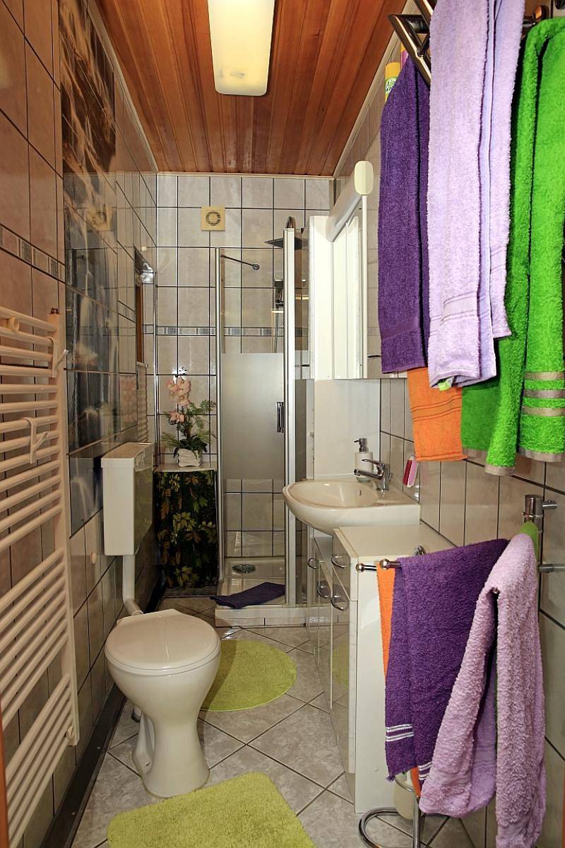 Apartamento vacacional entero, Ferienhaus Karin Hoffmann - Ferienhaus- Wohnraum/1 Schlafraum/Küche in Ilmenau, Corazón de Turingia