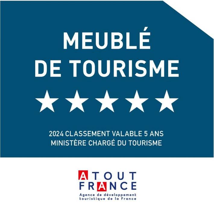 Location de vacances pour 10 personnes, avec Balcon et Terrasse ainsi que Jardin et Piscine à Anlhiac