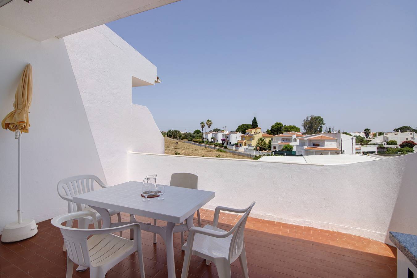 Apartamento inteiro, Apartamento '3' com piscina partilhada, Wi-Fi e ar condicionado in Aldeia das Açoteias, Albufeira