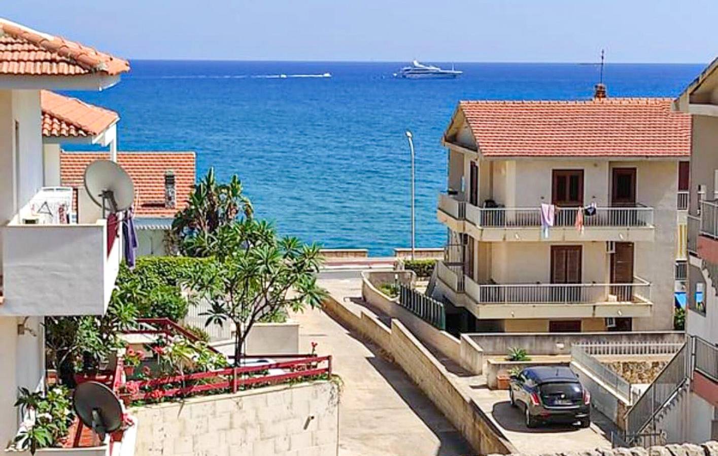 Appartamento intero, Appartamento vista mare con terrazza, WiFi e AC, parcheggio in Ragusa, Provincia di Ragusa