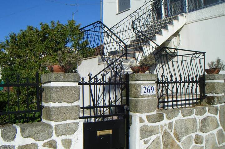 Location de vacances pour 6 personnes, avec jardin et balcon, animaux acceptés dans Darque