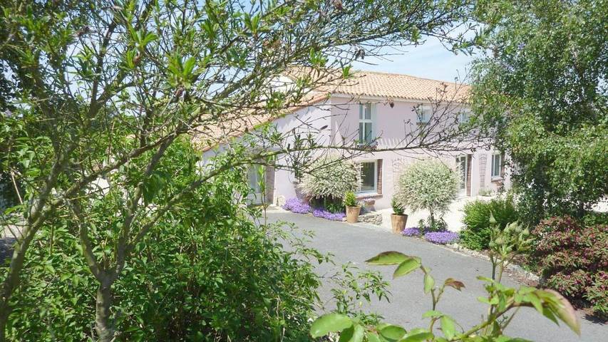 Location de vacances pour 2 personnes, avec jardin ainsi que piscine et vue à Mouilleron-en-Pareds - 4