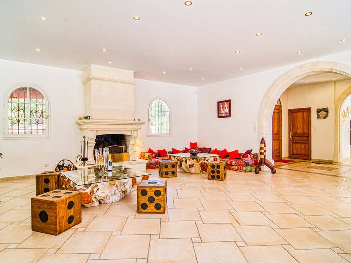 Location de vacances pour 10 personnes, avec bassin pour enfant ainsi que terrasse et jardin à Méounes-lès-Montrieux - 3