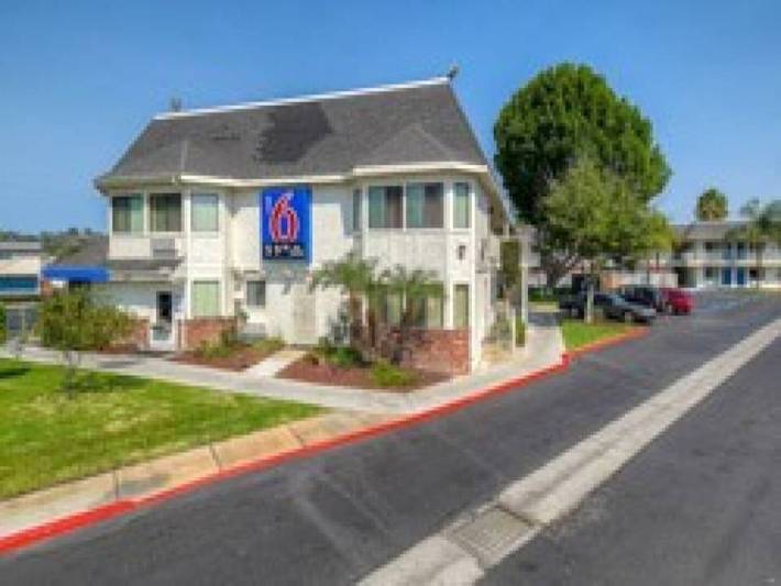 Apartamento entero, 2 camas matrimoniales | Adaptado para personas con discapacidad / Bañera / Mini refrigerador in El Cajón (California), San Diego County