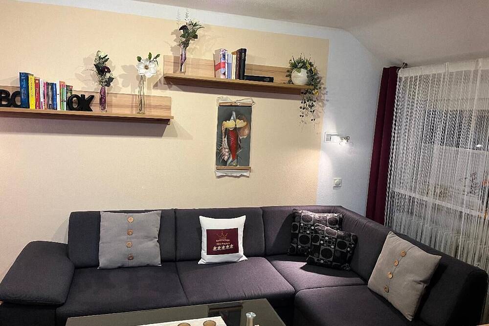 Ganze Wohnung, Fw-Fahrenberg | 65qm große, 4-Sterne Fewo mit eigenem Zugang und Kaminofen in Pleystein, Naturpark Nördlicher Oberpfälzer Wald