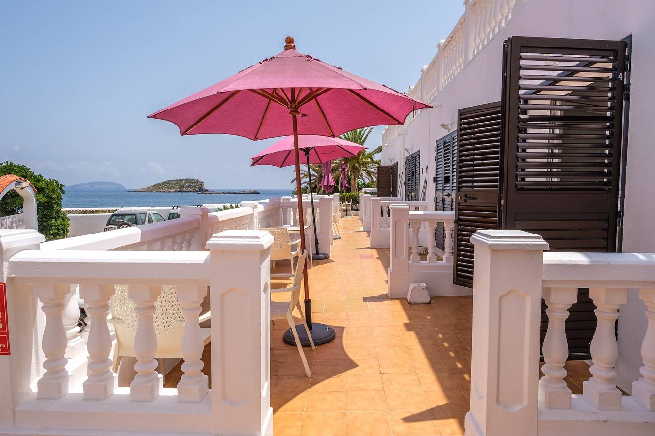 Entire apartment, Fantastic Apartment by the Sea with Air Conditioning, Pool & Terrace in Es Canar, Santa Eulària des Riu