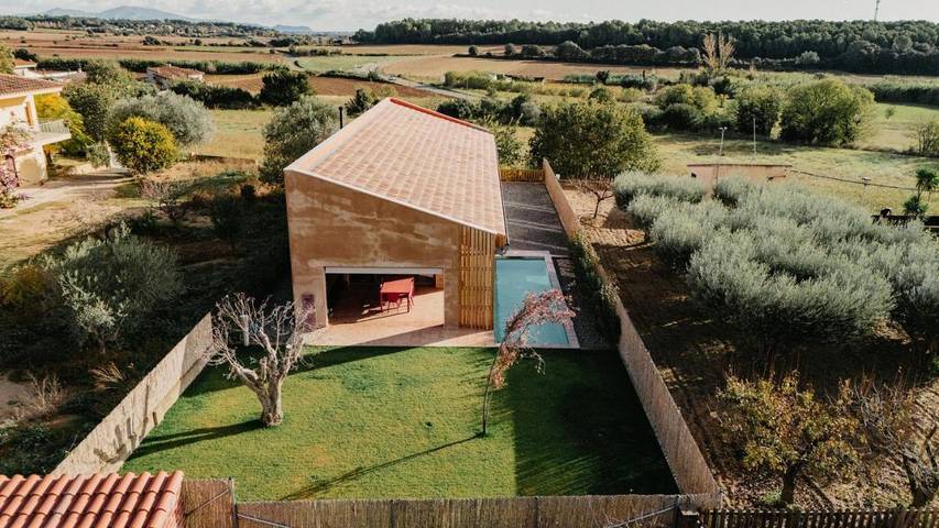 Casa rural para 6 personas, con piscina además de jardín y vistas, Se admiten mascotas en San Miguel de Fluviá