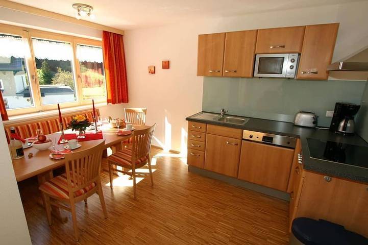 Ferienwohnung für 5 Personen, mit Whirlpool und Sauna sowie Garten und Balkon - 1