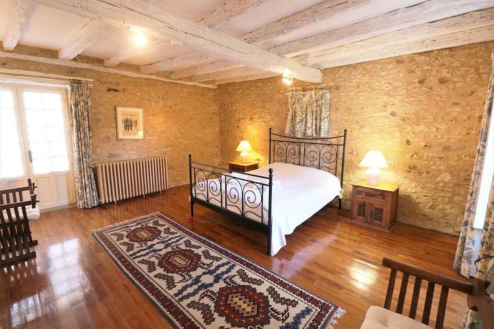 Location de vacances pour 23 personnes, avec jardin ainsi que terrasse et jacuzzi, animaux acceptés à Saint-Laurent-la-Vallée - 2