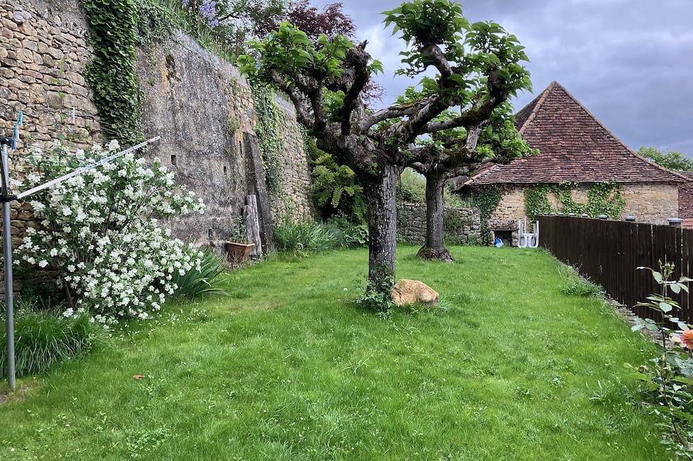 Maison familiale périgourdine, Limeuil : dépendance, patio, jardin, vue Dordogne in Limeuil, Périgord Pourpre